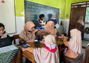 Screening Kesehatan Siswa Kelas 1 MI Sunan Muria Bersama UPT Puskesmas Poncokusumo
